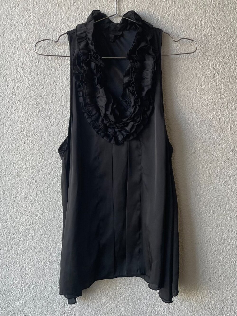 Zoa Brand Women's Ruffle Blouse Size L Black Sleeveless Summer Top